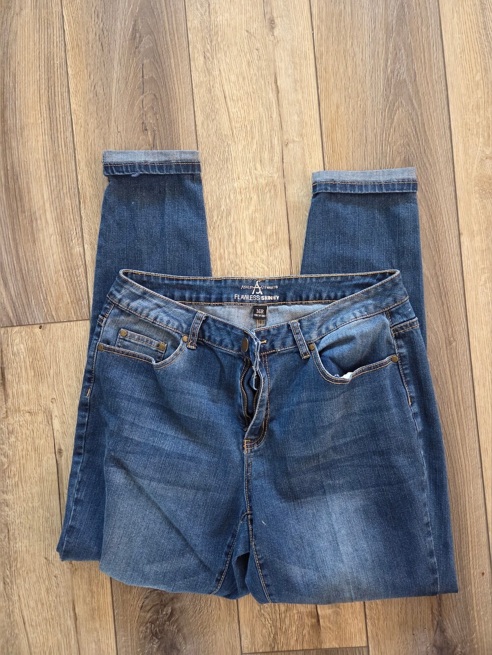 Ashley Stuart Skinny Jeans